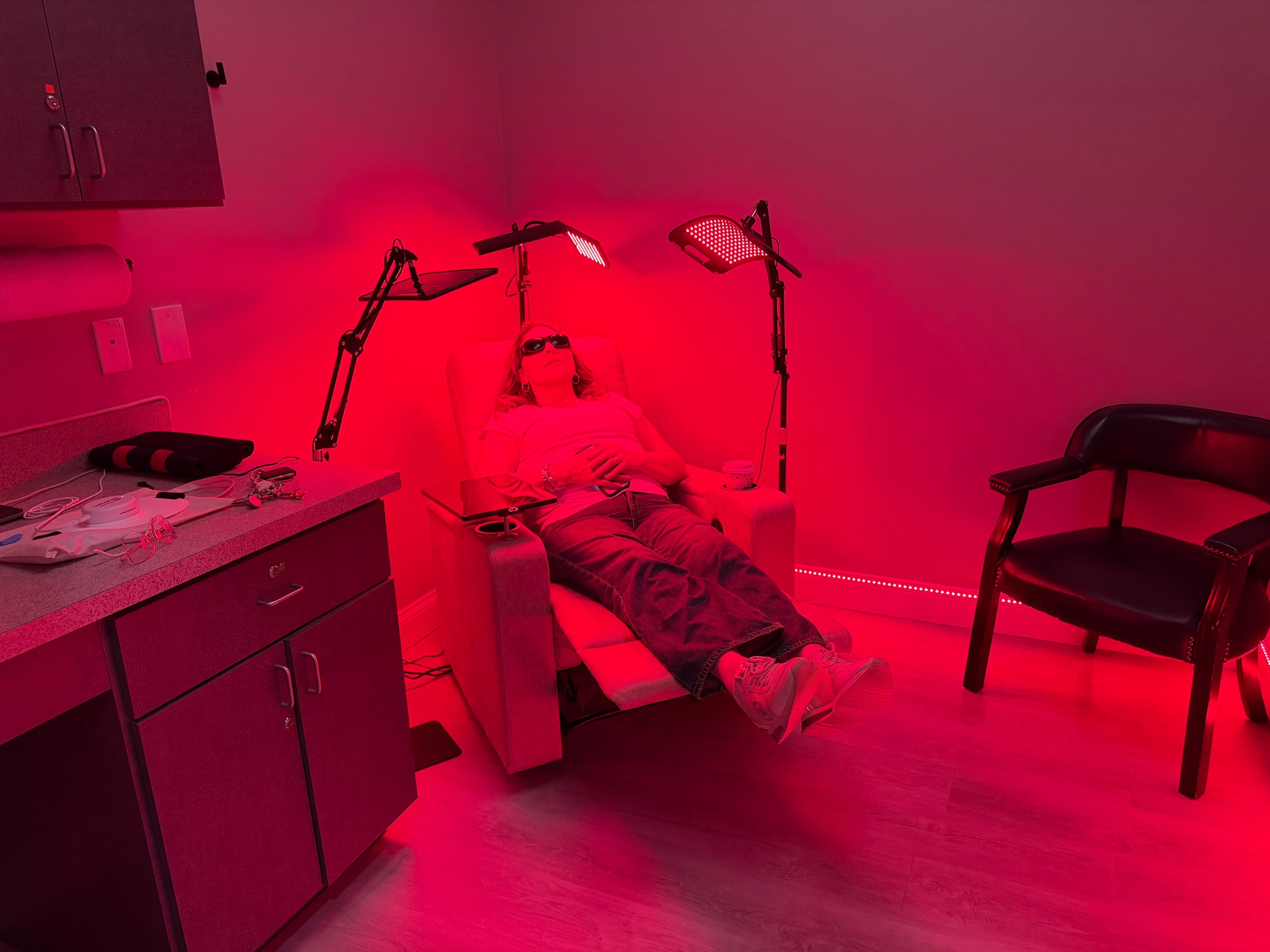 Red light therapy panels and reclining chair at Suntree